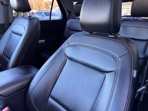 Used 2022 Ford Explorer XLT w/ Equipment Group 202A image 23