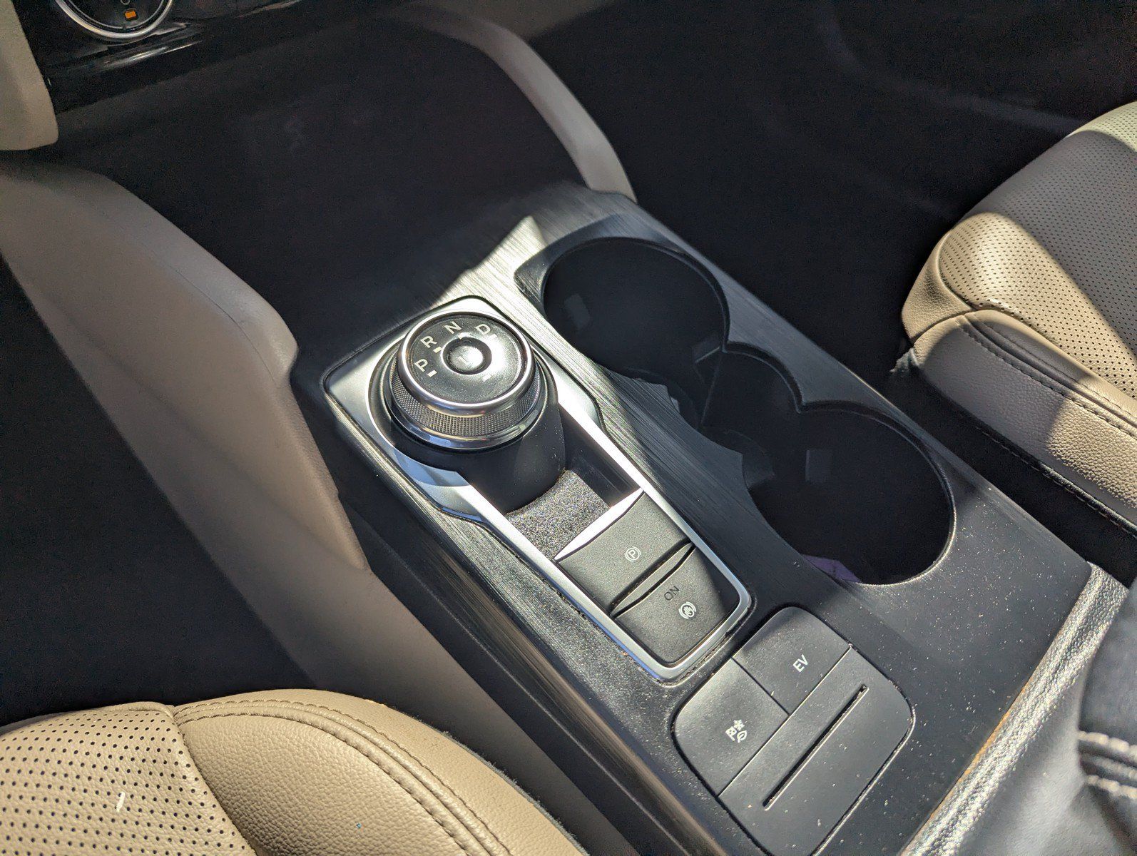 Used 2022 Ford Escape SEL FWD image 11