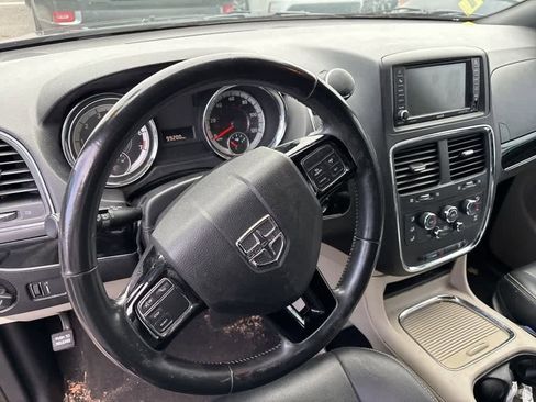 Used 2018 Dodge Grand Caravan SXT image 12