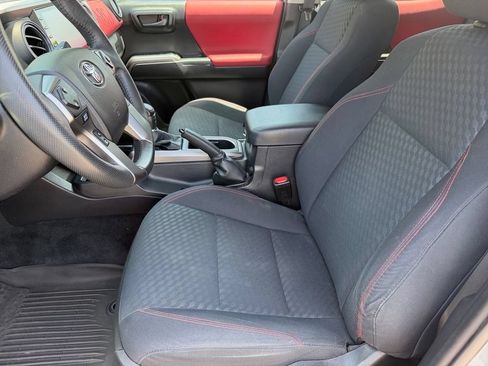 Used 2021 Toyota Tacoma SR5 AWD/4WD image 10