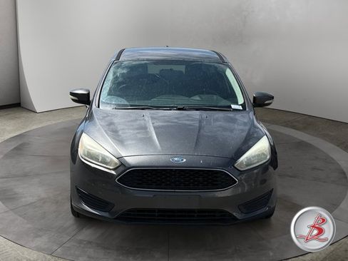 Used 2015 Ford Focus SE FWD image 2