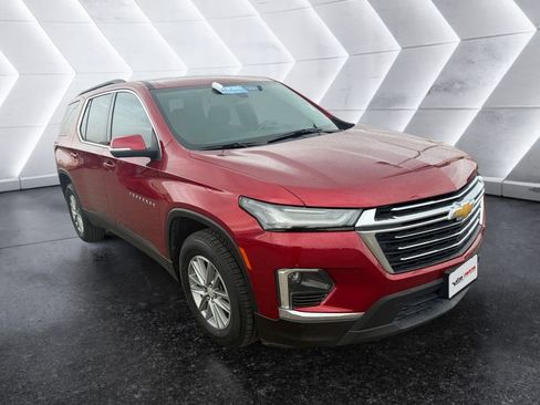 Certified 2023 Chevrolet Traverse LT image 1