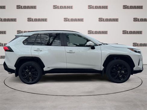 Used 2024 Toyota RAV4 SE image 6