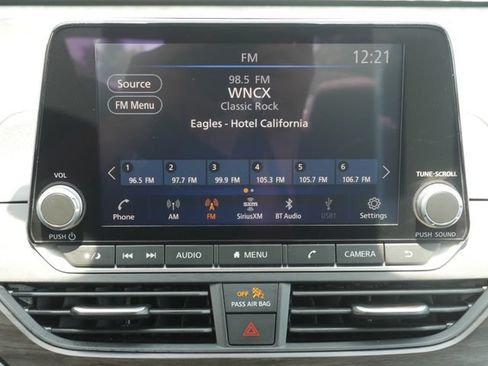 Used 2024 Nissan Altima 2.5 SV FWD image 18