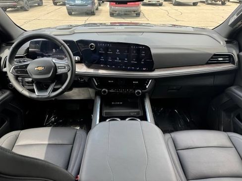 Certified 2025 Chevrolet Suburban LT w/ Comfort Package AWD/4WD image 10