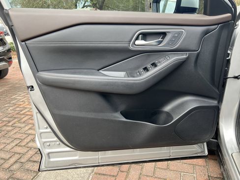 Used 2023 Nissan Rogue Platinum w/ Platinum Premium Package image 14