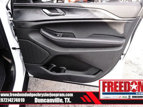 New 2025 Jeep Grand Cherokee L Altitude image 42