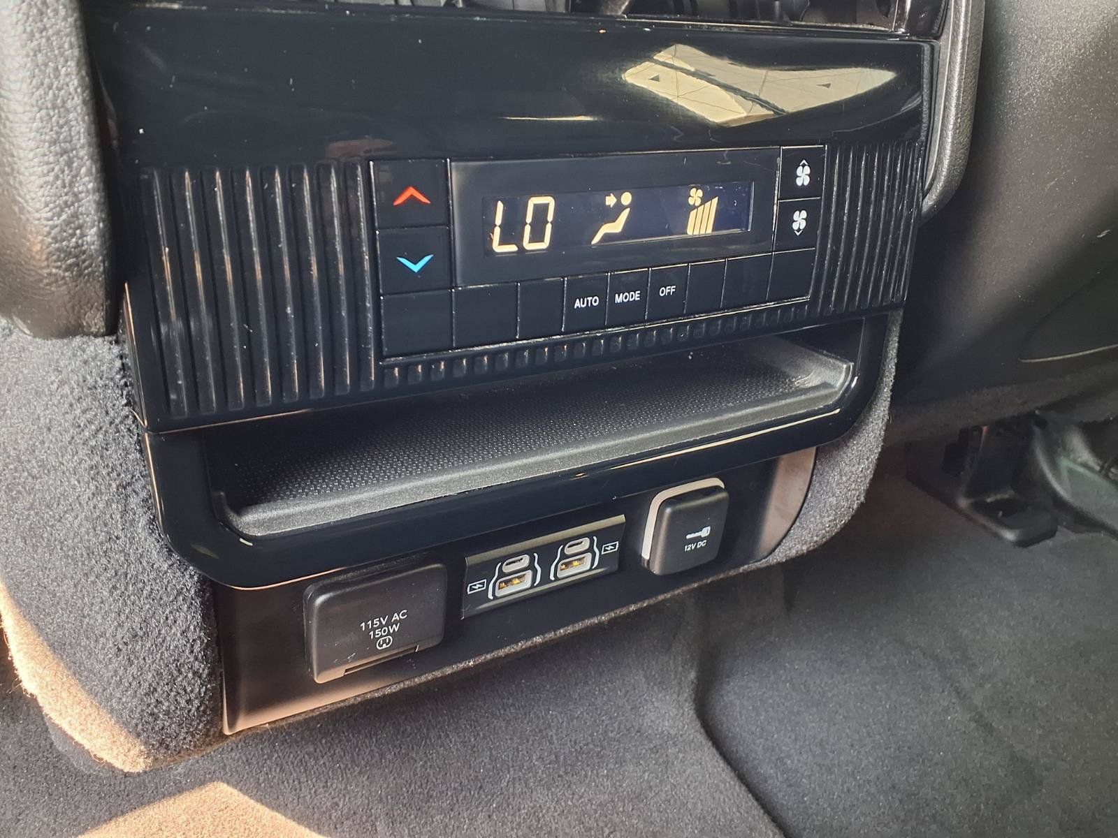 Used 2024 Jeep Wagoneer L Series II RWD image 18