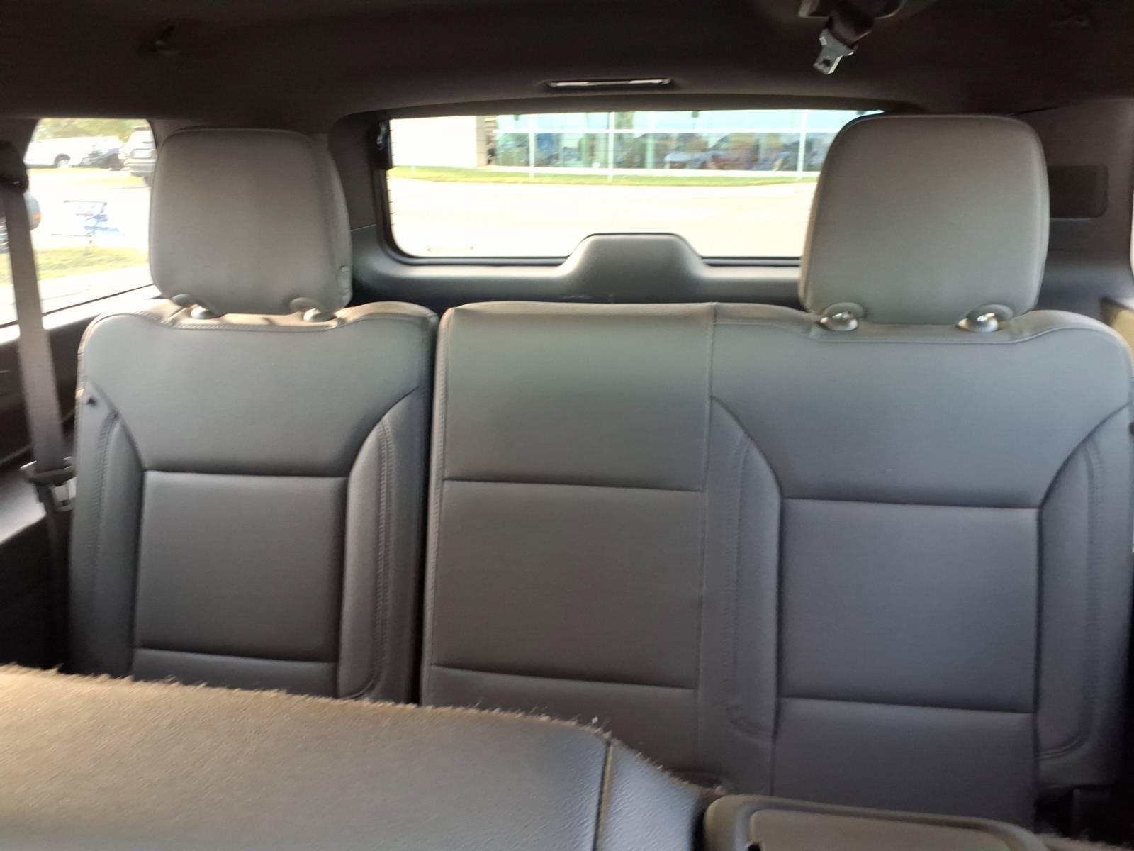 Used 2025 Chevrolet Suburban LT RWD image 16