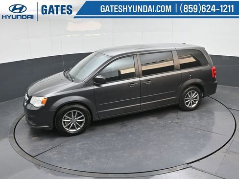 Used 2016 Dodge Grand Caravan SE image 40