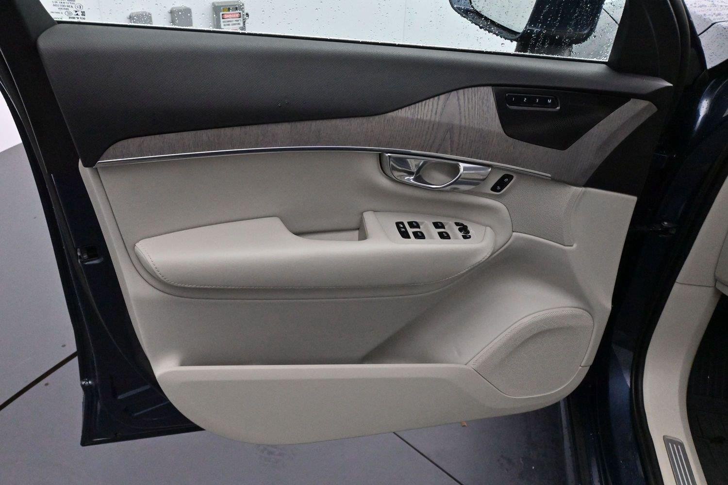 Used 2023 Volvo XC90 B6 Plus w/ Protection Package AWD/4WD image 9