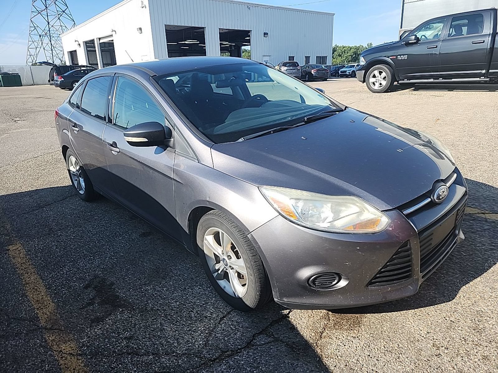 Used 2014 Ford Focus SE w/ SE Winter Package FWD image 2
