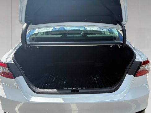 Used 2021 Toyota Camry XLE AWD/4WD image 19