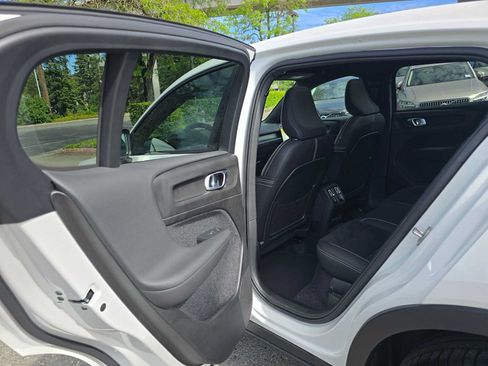 Certified 2023 Volvo C40 P8 Recharge Ultimate AWD/4WD image 17