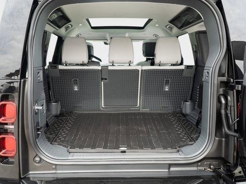 New 2025 Land Rover Defender 110 X-Dynamic SE image 29