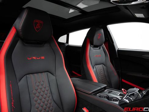 Used 2024 Lamborghini Urus Performante AWD/4WD image 45
