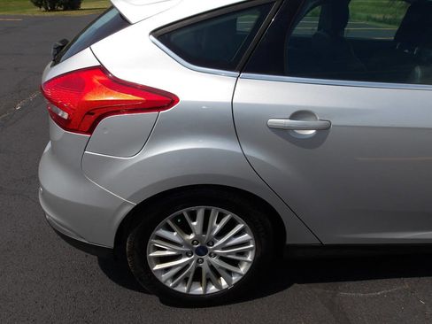Used 2015 Ford Focus Titanium FWD image 34