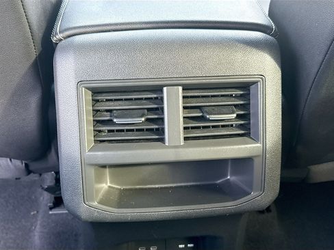 Used 2022 Volkswagen Atlas Cross Sport SE image 24