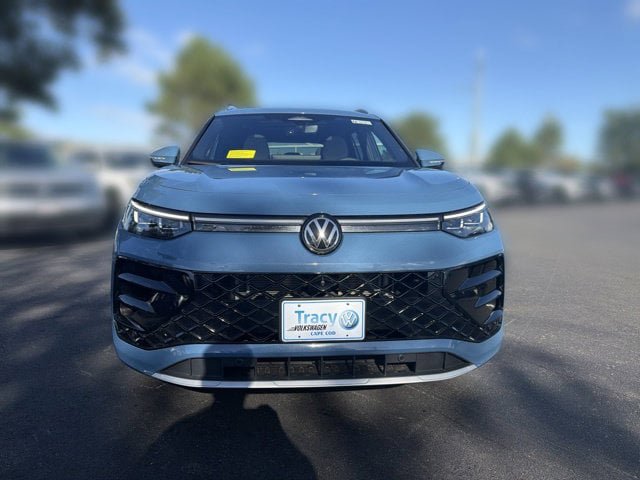 New 2026 Volkswagen Tiguan SEL R-Line AWD/4WD image 2