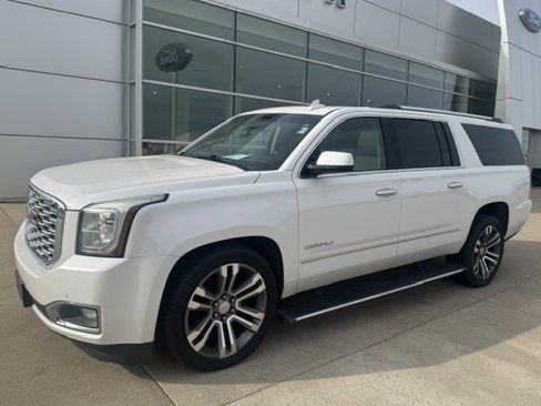Used 2018 GMC Yukon XL Denali w/ Denali Ultimate Package AWD/4WD image 3