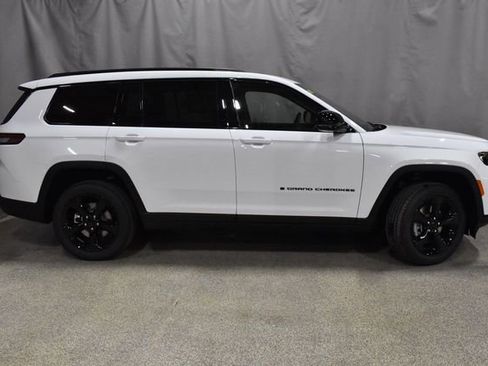 New 2025 Jeep Grand Cherokee L Altitude image 3
