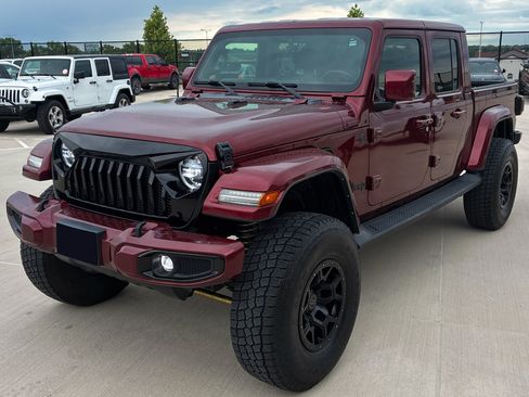 Used 2021 Jeep Gladiator Overland AWD/4WD image 2