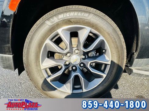 Used 2022 Chevrolet Suburban LT w/ Luxury Package image 7