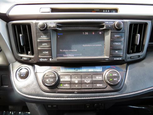 Used 2018 Toyota RAV4 XLE w/ Plus Extra Value Package image 28