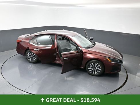 Used 2024 Nissan Altima 2.5 SV image 36