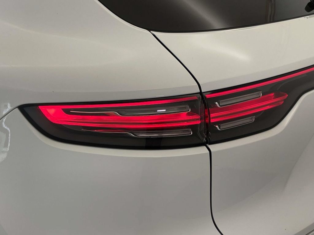 Certified 2023 Porsche Cayenne AWD/4WD image 16