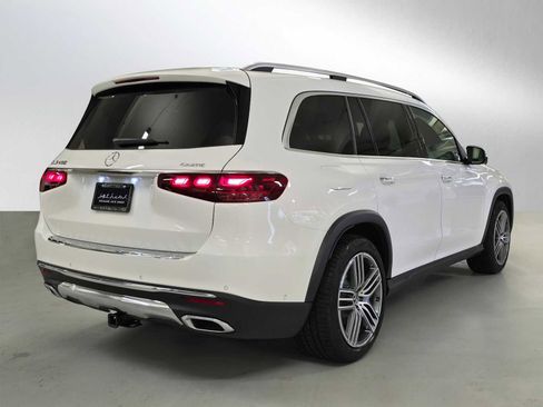Used 2025 Mercedes-Benz GLS 450 4MATIC image 5