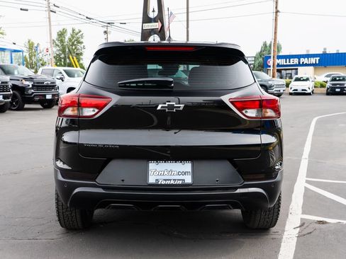 Used 2021 Chevrolet TrailBlazer LS w/ LPO, Blackout Package FWD image 3