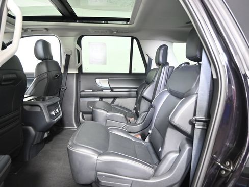 Used 2025 Ford Expedition Max Platinum AWD/4WD image 18