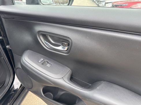 Used 2025 Honda HR-V LX image 17