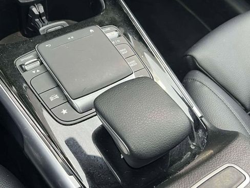 Used 2021 Mercedes-Benz GLB 250 4MATIC image 29