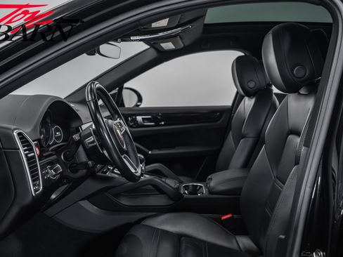 Used 2022 Porsche Cayenne S image 23
