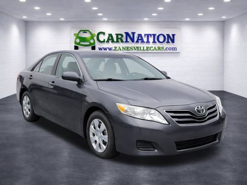 Used 2011 Toyota Camry LE image 1