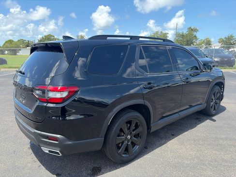 Used 2025 Honda Pilot Black Edition image 7