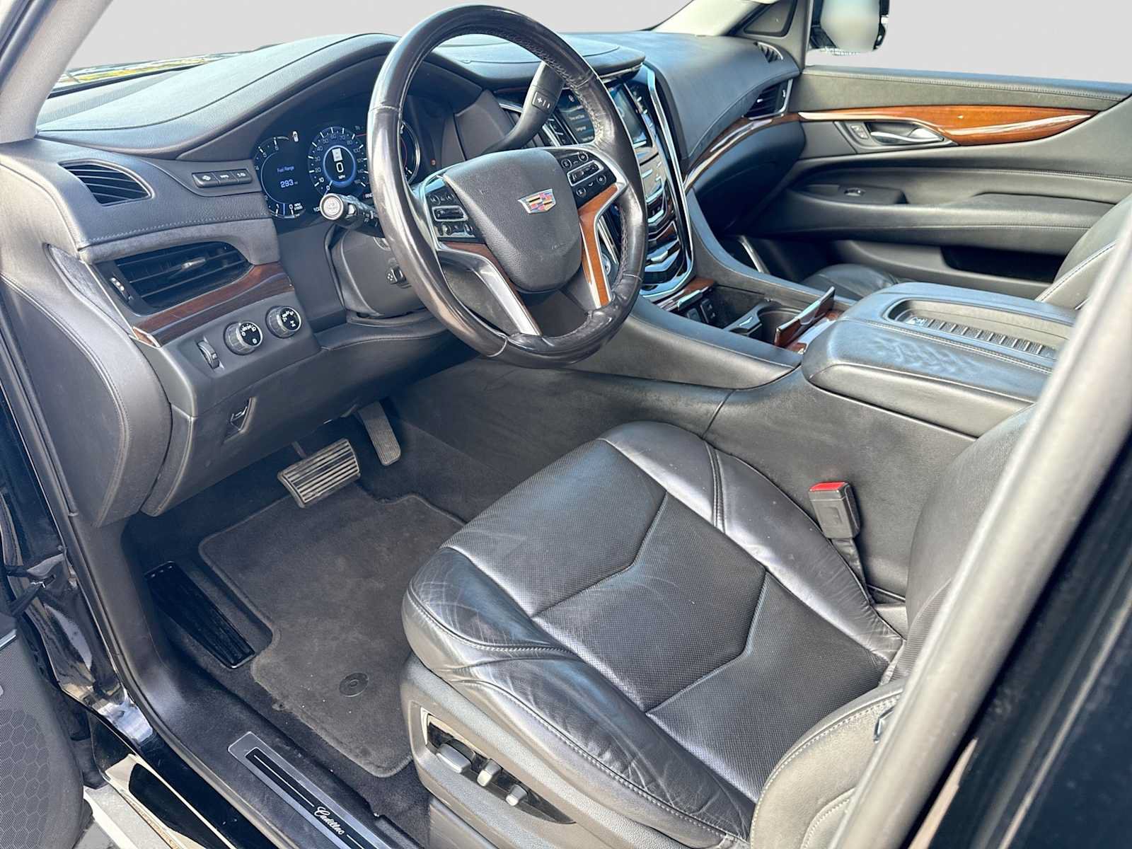 Used 2018 Cadillac Escalade ESV Premium Luxury AWD/4WD image 2