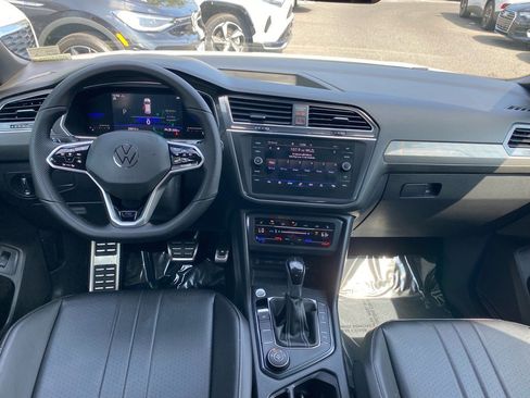 Certified 2022 Volkswagen Tiguan SE R-Line image 12
