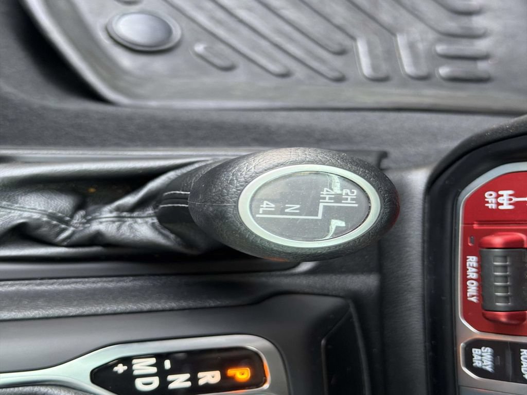 Used 2024 Jeep Wrangler Unlimited Rubicon AWD/4WD image 27