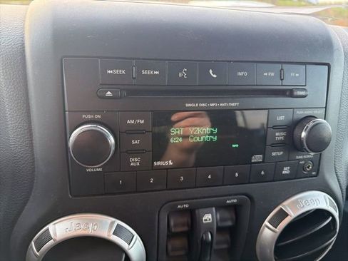 Used 2017 Jeep Wrangler Unlimited Sahara w/ Connectivity Group image 16