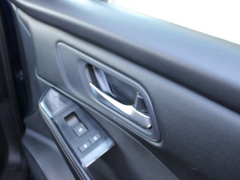 Used 2024 Nissan Rogue SV FWD image 21