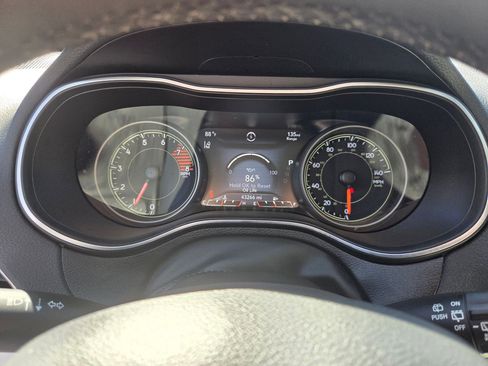 Used 2021 Jeep Cherokee Latitude Lux w/ Comfort/Convenience Group image 12