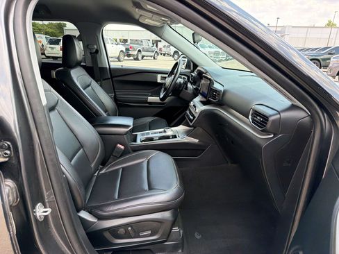 Used 2020 Ford Explorer XLT w/ Equipment Group 202A RWD image 23