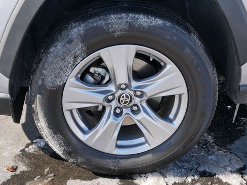 Used 2022 Toyota RAV4 LE image 15