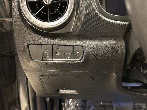 Used 2023 Hyundai Kona Limited image 9