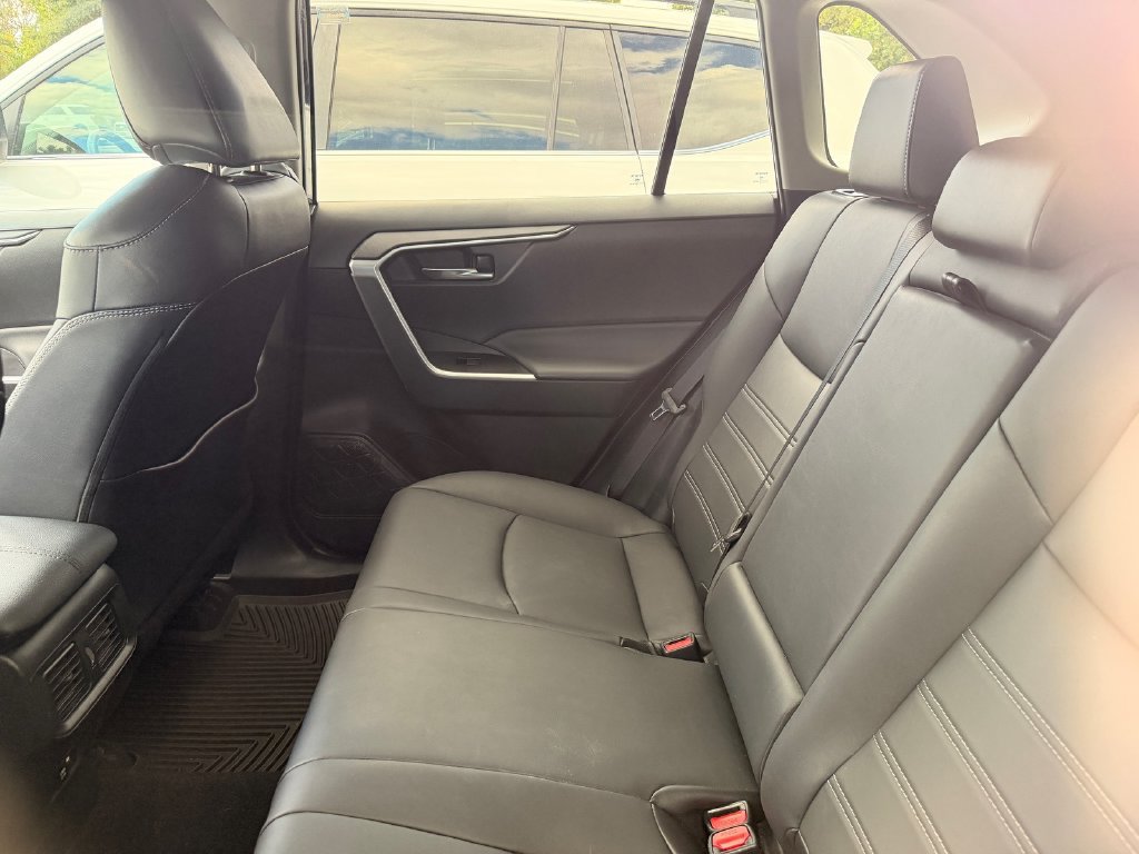 Used 2021 Toyota RAV4 XLE Premium FWD image 5