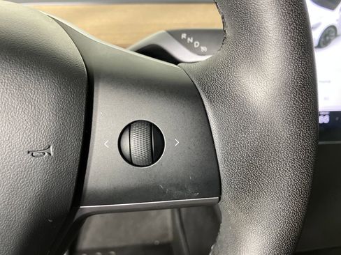 Used 2021 Tesla Model Y Long Range image 18