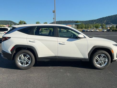 Used 2025 Hyundai Tucson SE AWD/4WD image 4